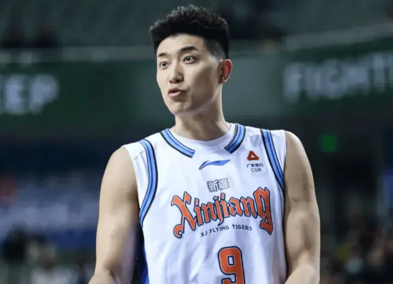 九游娱乐-吴冠希带伤出战10中9砍下19分8篮板，最后时刻关键两罚不中